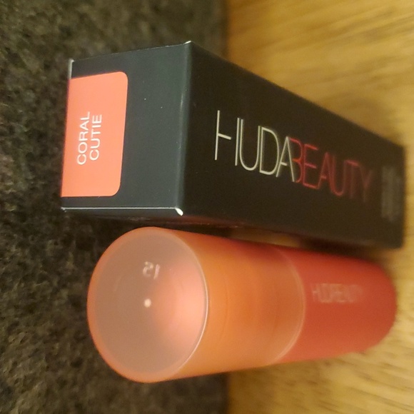 Huda Beauty Cheeky Tint Blush Stick CORAL CUTIE/bright orange-pink. - Picture 4 of 4